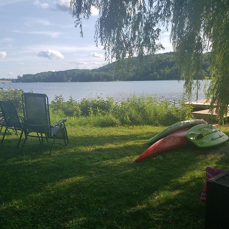 Le Nid doré sur le lac  Val des Monts Esterno foto