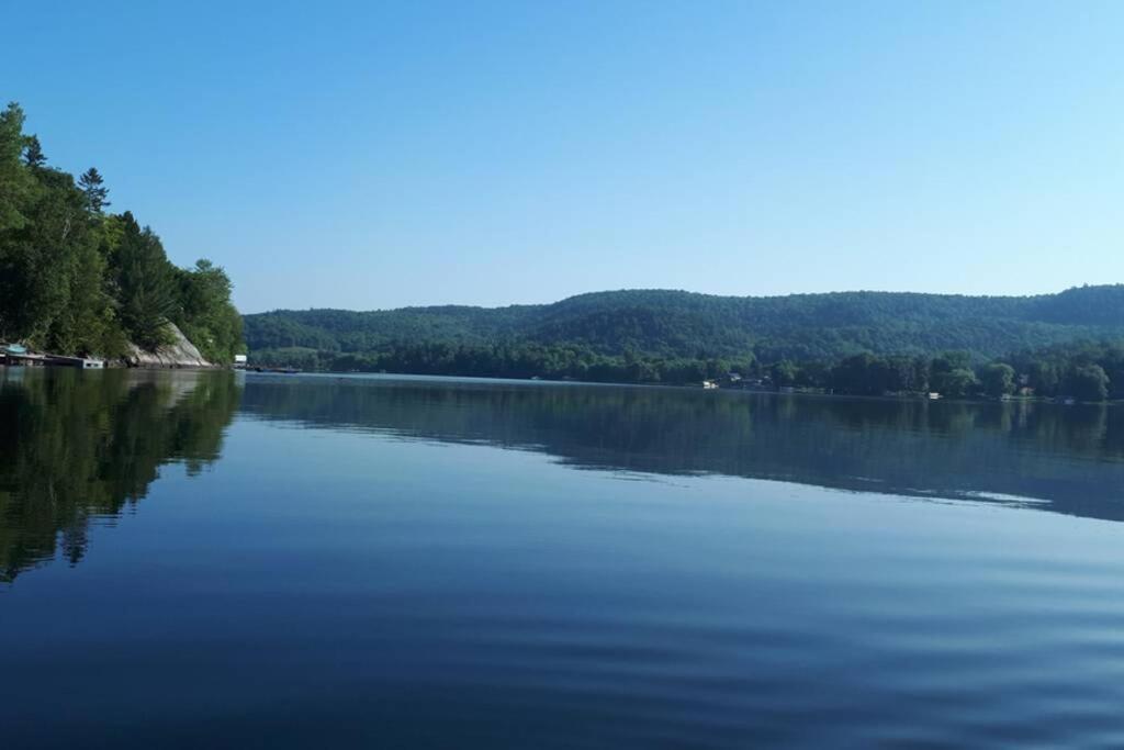 Le Nid doré sur le lac  Val des Monts Esterno foto