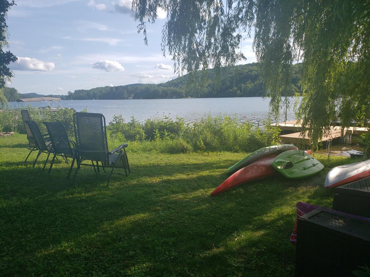 Le Nid doré sur le lac  Val des Monts Esterno foto